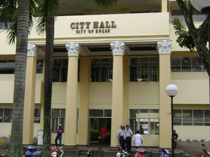 File:Roxas City Hall.jpg
