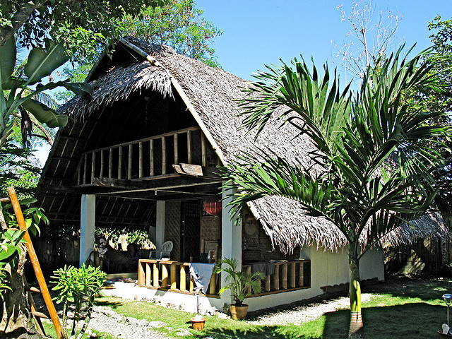 File:Alumbung Resort, Panglao Bohol Nipa Huts.jpg - Philippines