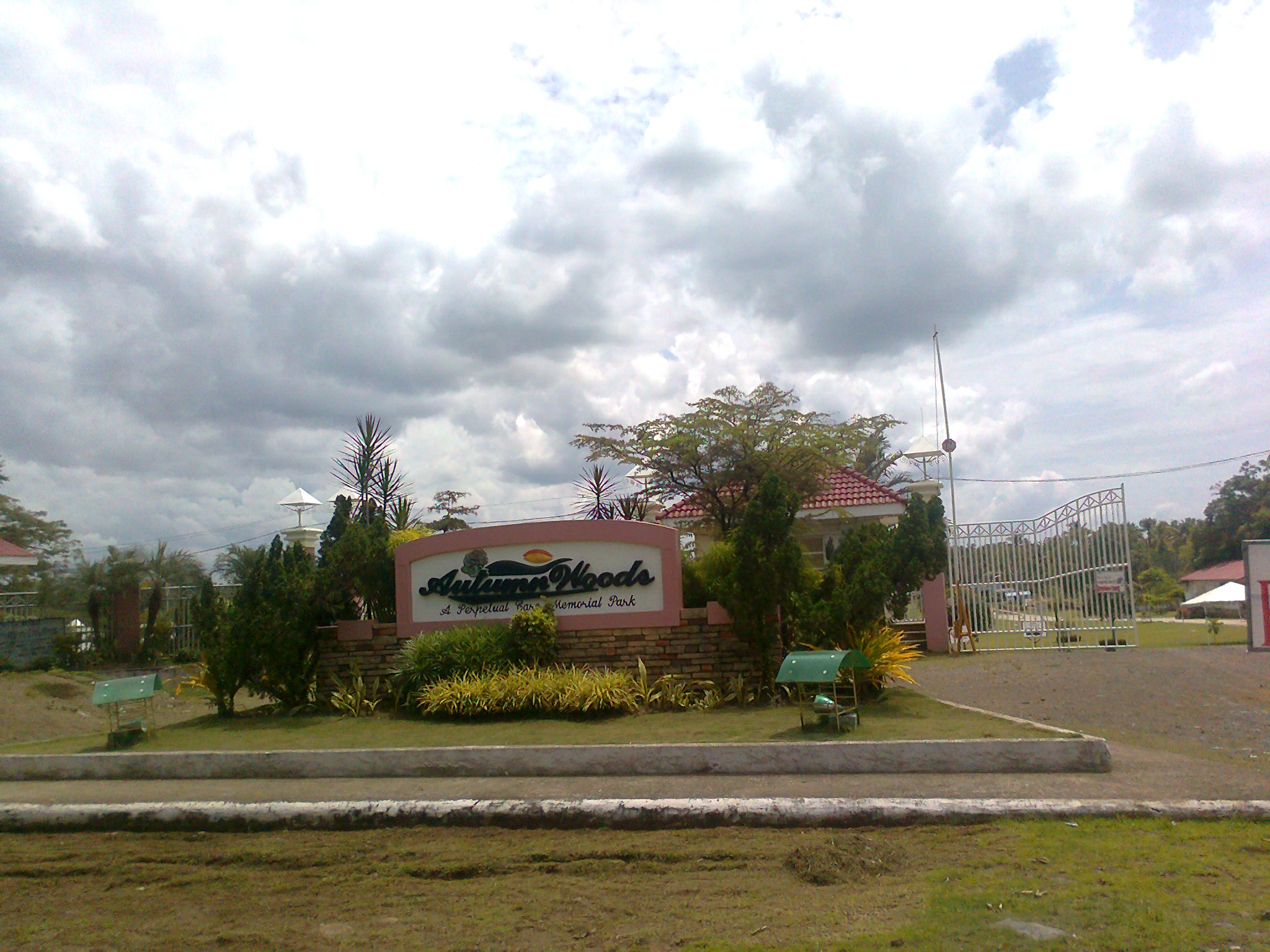 File:Autumn wood memorial park of taway ipil sibugay zamboanga.jpg ...