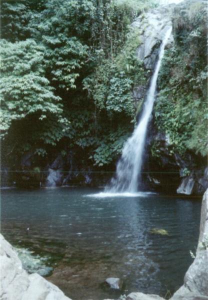 File:Mandayao Twin Falls.jpg - Philippines