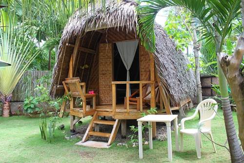 File:Alumbung Resort, Panglao Bohol Nipa Huts 2.jpg - Philippines