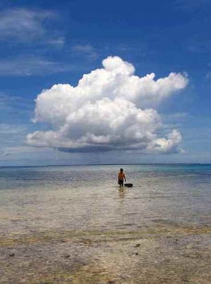 Tawi-tawi bongao boy sea.jpg