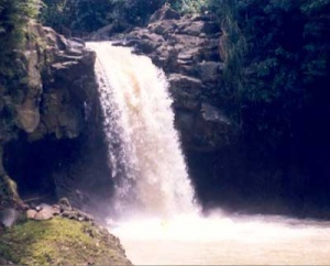 Zambosurlapuyanfalls.jpg