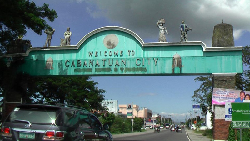 File:Cabanatuan City welcome arch.jpg