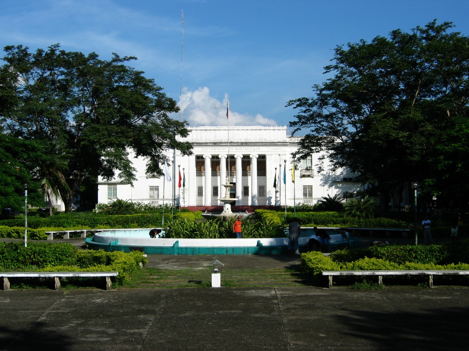 File:Marinduque provincial capitol.jpg - Philippines